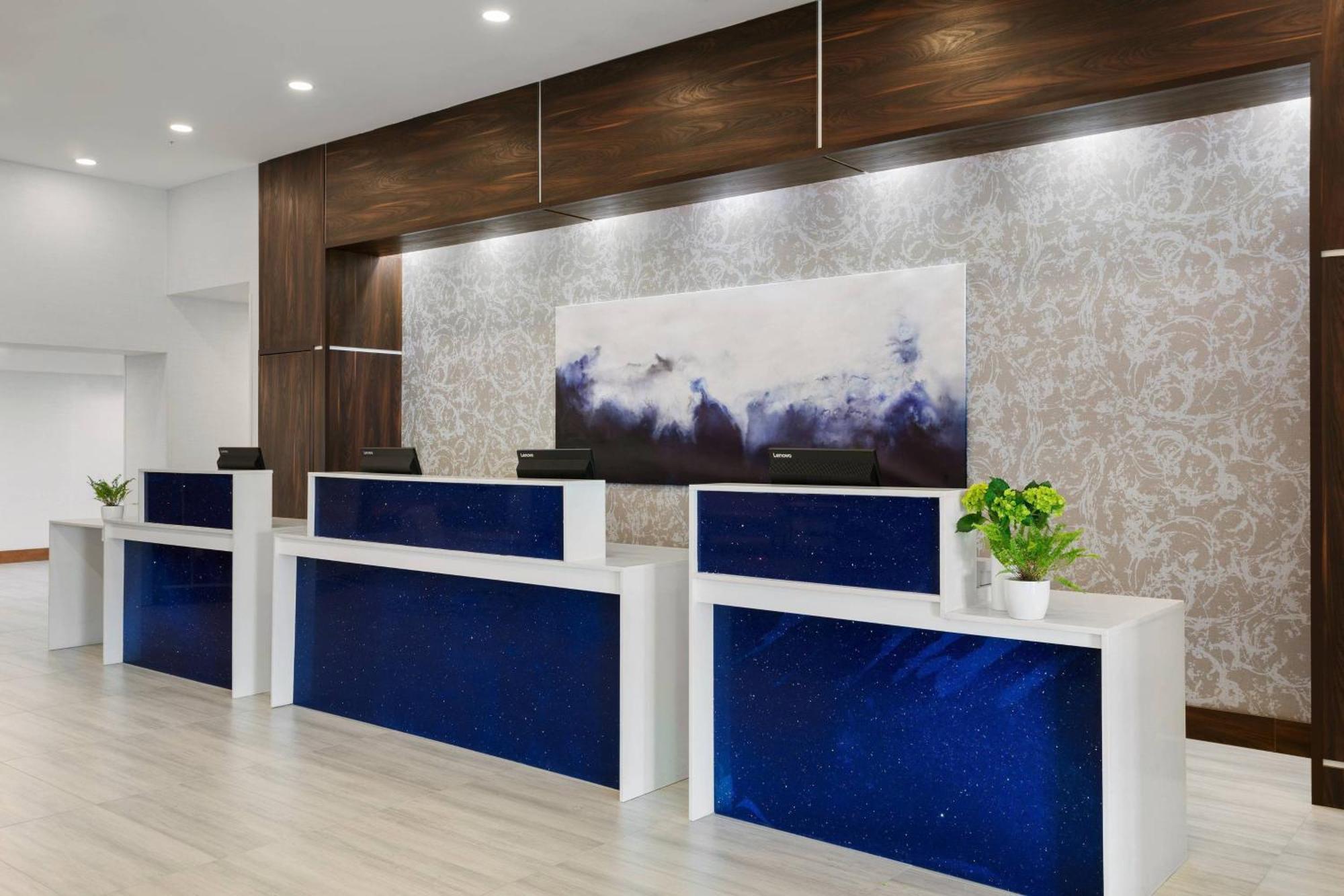 Delta Hotels By Marriott Indianapolis Airport Exterior photo